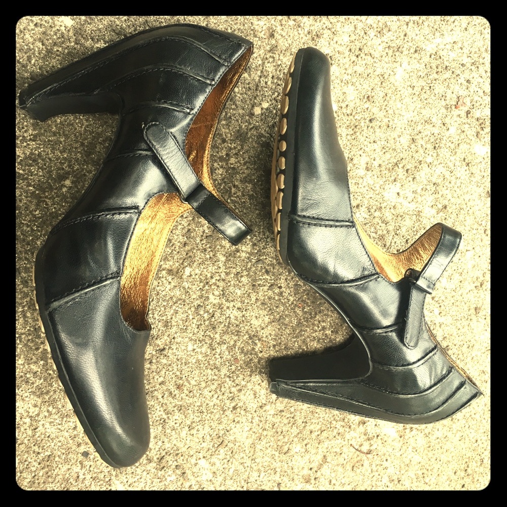 Tsubo Stitched Heels